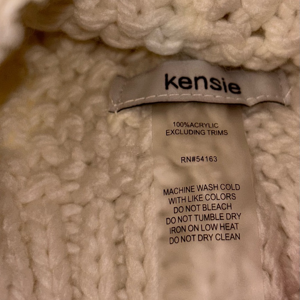 Kensie white NWT chunky knit Pom hat 100% acrylic - Picture 4 of 6
